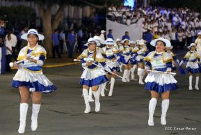 Desfile en saludo a las Fiestas Patrias