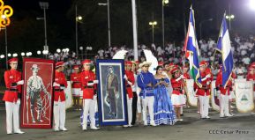 Desfile en saludo a las Fiestas Patrias