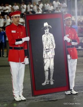 Desfile en saludo a las Fiestas Patrias