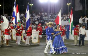 Desfile en saludo a las Fiestas Patrias