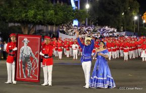 Desfile en saludo a las Fiestas Patrias