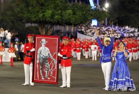 Desfile en saludo a las Fiestas Patrias