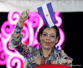 Desfile en saludo a las Fiestas Patrias