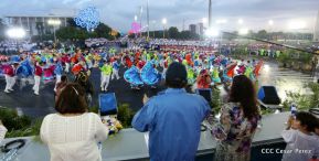 Desfile en saludo a las Fiestas Patrias