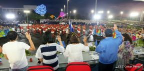 Desfile en saludo a las Fiestas Patrias
