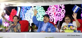 Desfile en saludo a las Fiestas Patrias