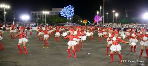 Desfile en saludo a las Fiestas Patrias