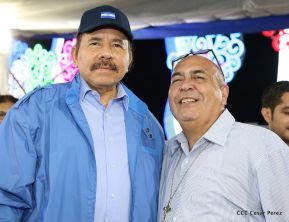 Desfile en saludo a las Fiestas Patrias