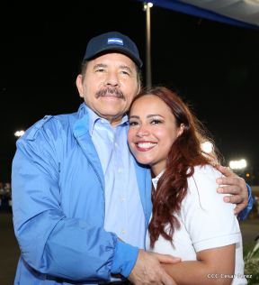 Desfile en saludo a las Fiestas Patrias