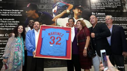 Histórica inauguración de moderno Estadio Nacional de Béisbol "Dennis Martínez"