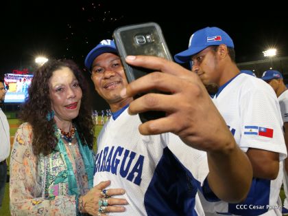 Histórica inauguración de moderno Estadio Nacional de Béisbol "Dennis Martínez"