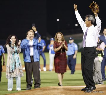 Histórica inauguración de moderno Estadio Nacional de Béisbol "Dennis Martínez"