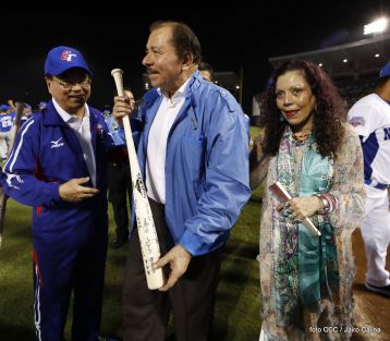 Histórica inauguración de moderno Estadio Nacional de Béisbol "Dennis Martínez"