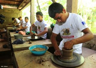 Comisario de Desarrollo UE en visita a Nicaragua