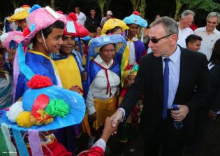 Comisario de Desarrollo UE en visita a Nicaragua