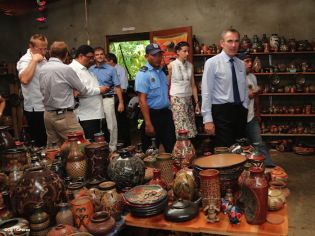 Comisario de Desarrollo UE en visita a Nicaragua