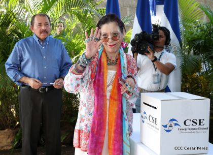 Comandante Daniel y Compañera Rosario ejercen su derecho al voto en Elecciones Municipales 2017