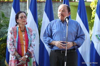 Comandante Daniel y Compañera Rosario ejercen su derecho al voto en Elecciones Municipales 2017