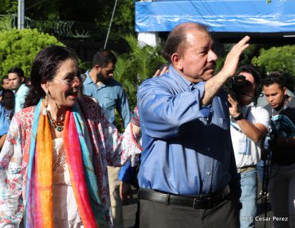 Comandante Daniel y Compañera Rosario ejercen su derecho al voto en Elecciones Municipales 2017