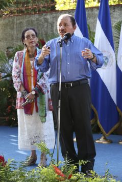 Comandante Daniel y Compañera Rosario ejercen su derecho al voto en Elecciones Municipales 2017