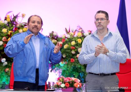 Daniel y Rosario conmemoran el 41 aniversario del paso a la inmortalidad del Comandante Carlos