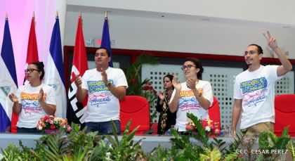 Daniel y Rosario conmemoran el 41 aniversario del paso a la inmortalidad del Comandante Carlos