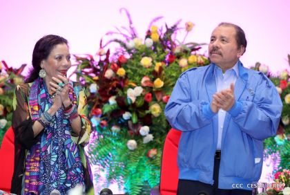 Daniel y Rosario conmemoran el 41 aniversario del paso a la inmortalidad del Comandante Carlos