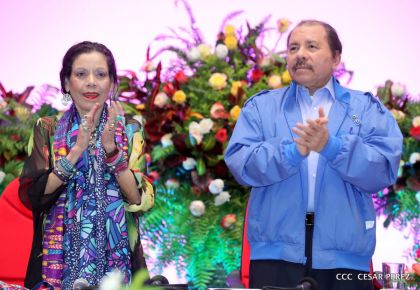 Daniel y Rosario conmemoran el 41 aniversario del paso a la inmortalidad del Comandante Carlos