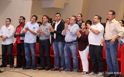 Daniel y Rosario conmemoran el 41 aniversario del paso a la inmortalidad del Comandante Carlos