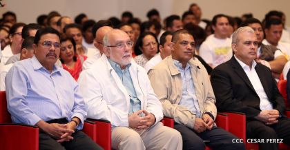 Daniel y Rosario conmemoran el 41 aniversario del paso a la inmortalidad del Comandante Carlos