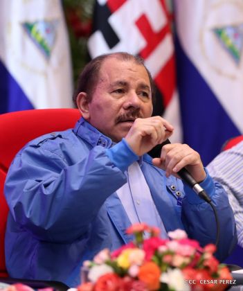 Daniel y Rosario conmemoran el 41 aniversario del paso a la inmortalidad del Comandante Carlos