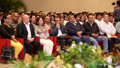 Daniel y Rosario conmemoran el 41 aniversario del paso a la inmortalidad del Comandante Carlos