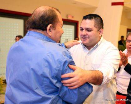 Daniel y Rosario conmemoran el 41 aniversario del paso a la inmortalidad del Comandante Carlos