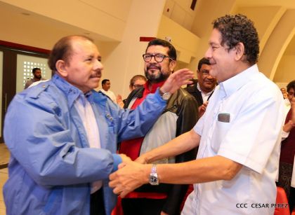 Daniel y Rosario conmemoran el 41 aniversario del paso a la inmortalidad del Comandante Carlos