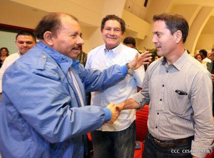 Daniel y Rosario conmemoran el 41 aniversario del paso a la inmortalidad del Comandante Carlos