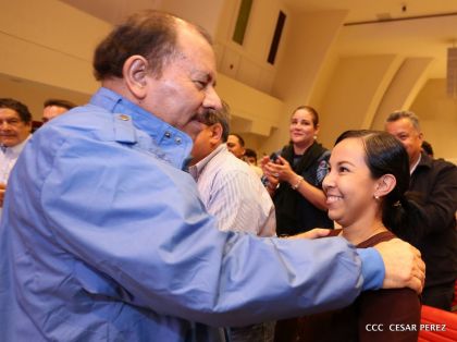 Daniel y Rosario conmemoran el 41 aniversario del paso a la inmortalidad del Comandante Carlos