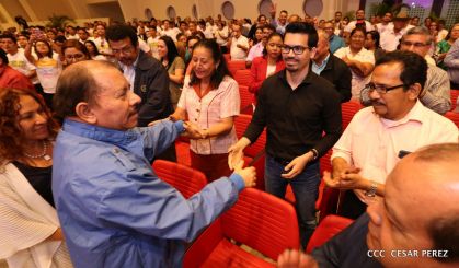 Daniel y Rosario conmemoran el 41 aniversario del paso a la inmortalidad del Comandante Carlos