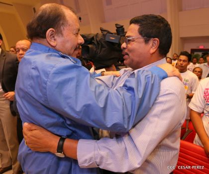 Daniel y Rosario conmemoran el 41 aniversario del paso a la inmortalidad del Comandante Carlos