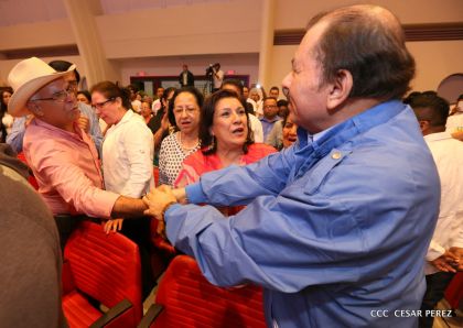 Daniel y Rosario conmemoran el 41 aniversario del paso a la inmortalidad del Comandante Carlos