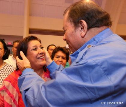 Daniel y Rosario conmemoran el 41 aniversario del paso a la inmortalidad del Comandante Carlos