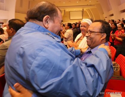 Daniel y Rosario conmemoran el 41 aniversario del paso a la inmortalidad del Comandante Carlos