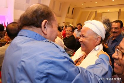 Daniel y Rosario conmemoran el 41 aniversario del paso a la inmortalidad del Comandante Carlos