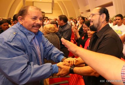 Daniel y Rosario conmemoran el 41 aniversario del paso a la inmortalidad del Comandante Carlos