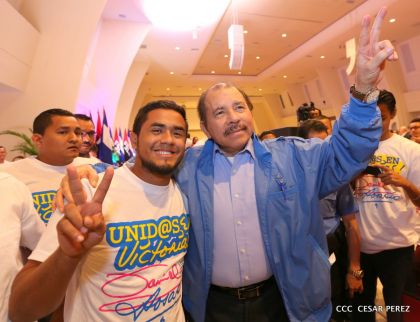 Daniel y Rosario conmemoran el 41 aniversario del paso a la inmortalidad del Comandante Carlos