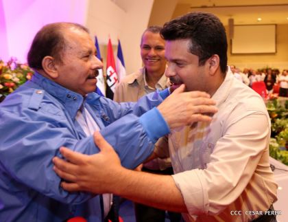 Daniel y Rosario conmemoran el 41 aniversario del paso a la inmortalidad del Comandante Carlos