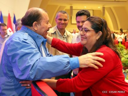 Daniel y Rosario conmemoran el 41 aniversario del paso a la inmortalidad del Comandante Carlos