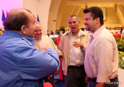 Daniel y Rosario conmemoran el 41 aniversario del paso a la inmortalidad del Comandante Carlos