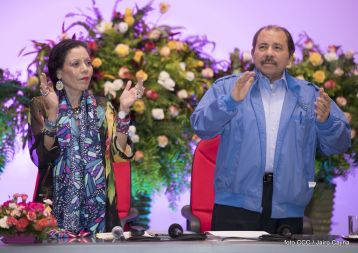 Daniel y Rosario conmemoran el 41 aniversario del paso a la inmortalidad del Comandante Carlos