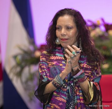 Daniel y Rosario conmemoran el 41 aniversario del paso a la inmortalidad del Comandante Carlos