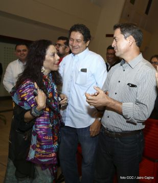 Daniel y Rosario conmemoran el 41 aniversario del paso a la inmortalidad del Comandante Carlos